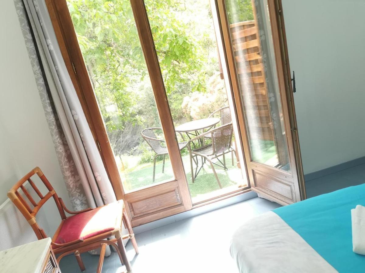 Auberge Du Riou Puget-Rostang Kültér fotó